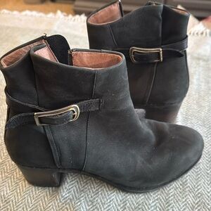 Women’s Dansko Hartley Black Suede Size 40(9.5)